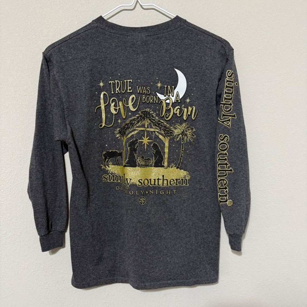 Simple Southern 'True Love was born in a Barn' Glitzy Gray Tee Size Youth Medium
